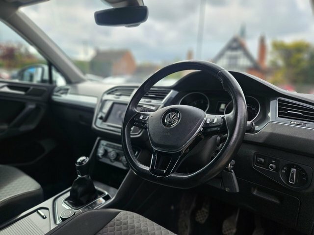 Volkswagen Tiguan 2.0 Tdi Bluemotion Tech Se Navigation Suv Dies WU17XCR White #2