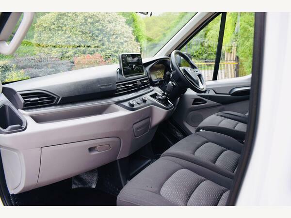 Maxus Deliver 9 Luton 2 Luton D20 Rwd L2 Euro 6Drw MK22DWM White #4