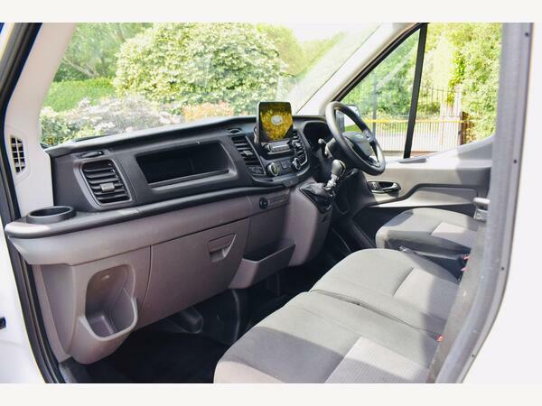 Ford Transit Custom Chassis Cab Luton 350 Hd Rwd L4 Euro 6Drw WN22AVO White #3