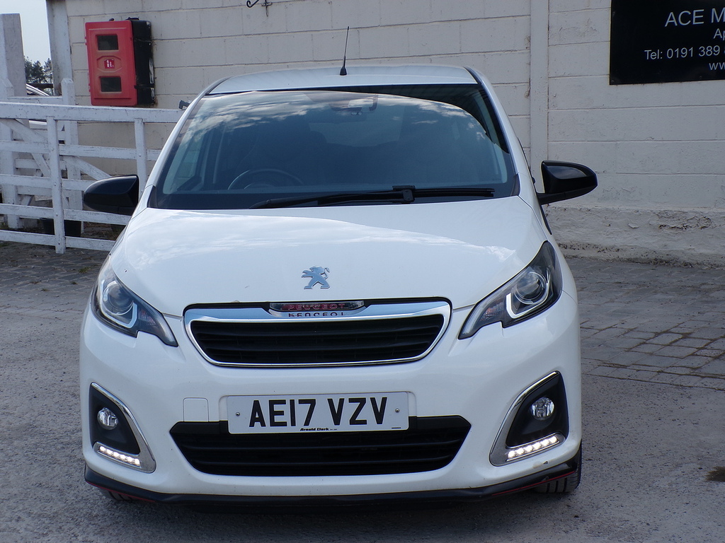 Peugeot 108 Puretech Gt Line AE17VZV White #2