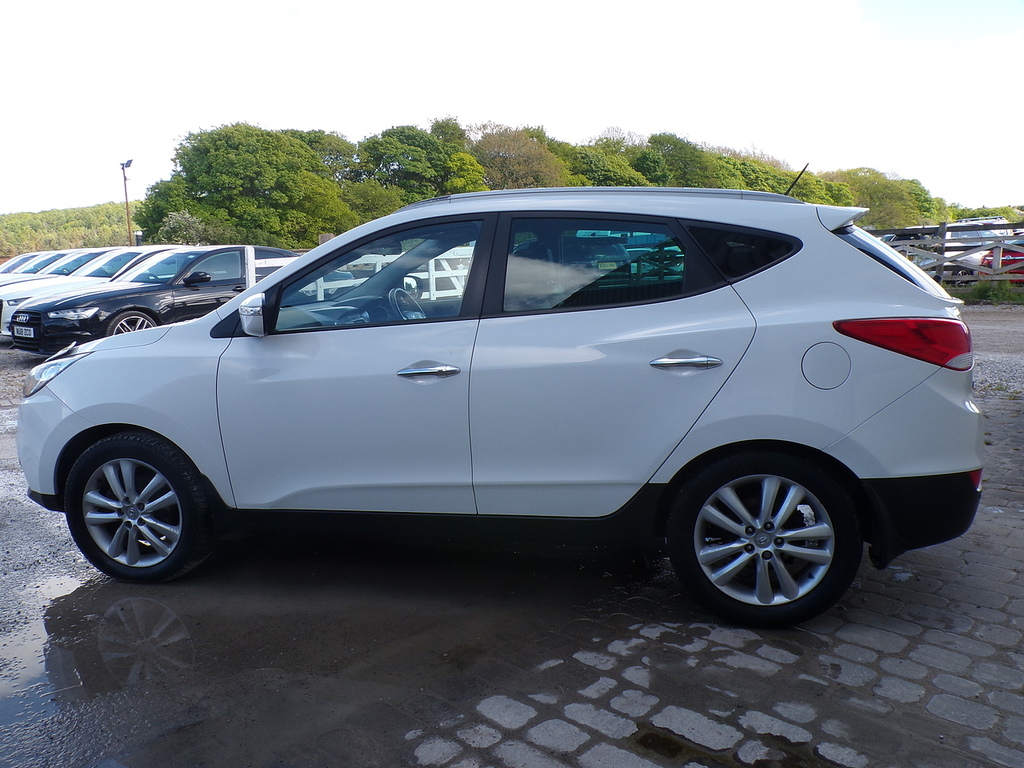 Hyundai Ix35 Crdi Premium White #5
