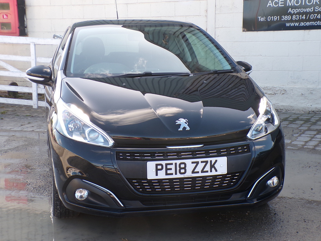 Peugeot 208 Puretech Black Edition PE18ZZK Black #2