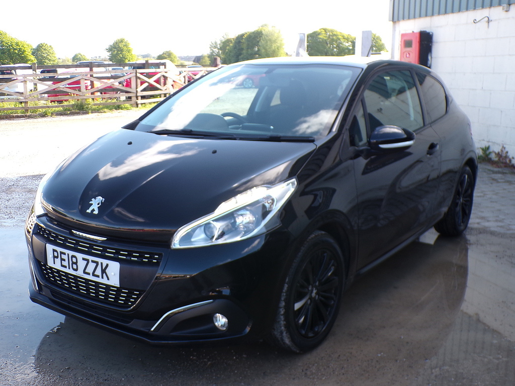 Peugeot 208 Puretech Black Edition PE18ZZK Black #4
