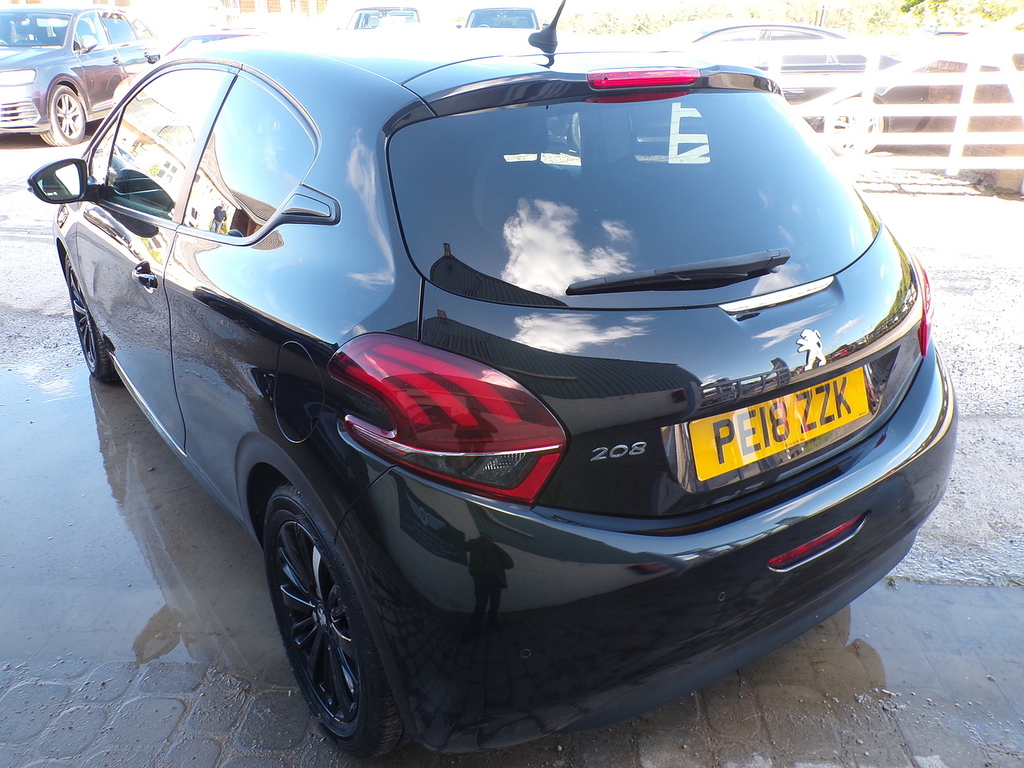 Peugeot 208 Puretech Black Edition PE18ZZK Black #6