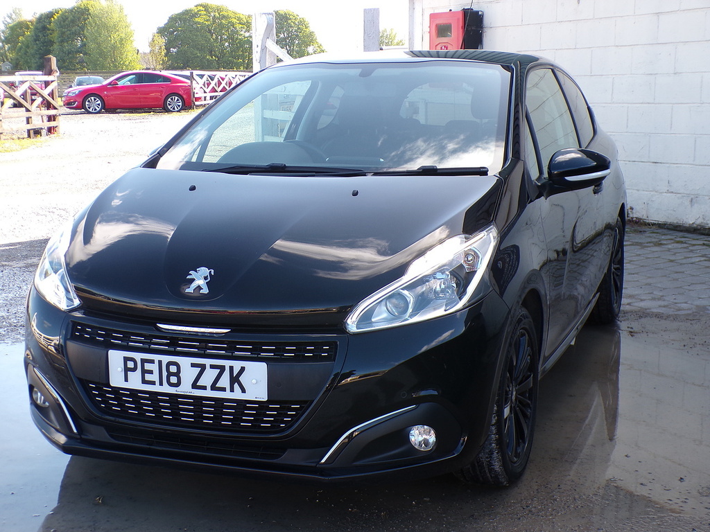 Peugeot 208 Puretech Black Edition PE18ZZK Black #3