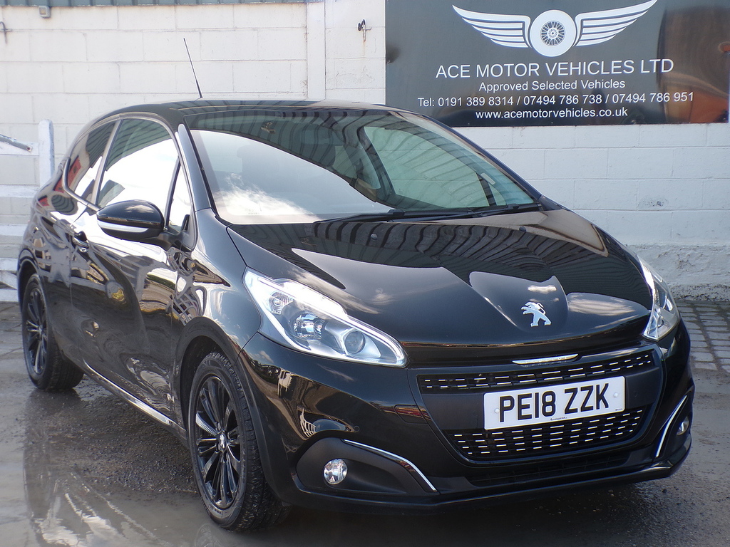 Peugeot 208 Puretech Black Edition Black