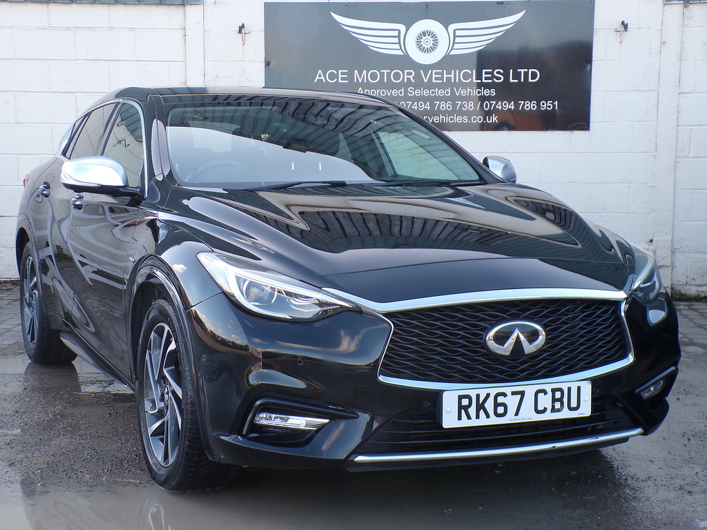 Infiniti Q30 D Premium Black