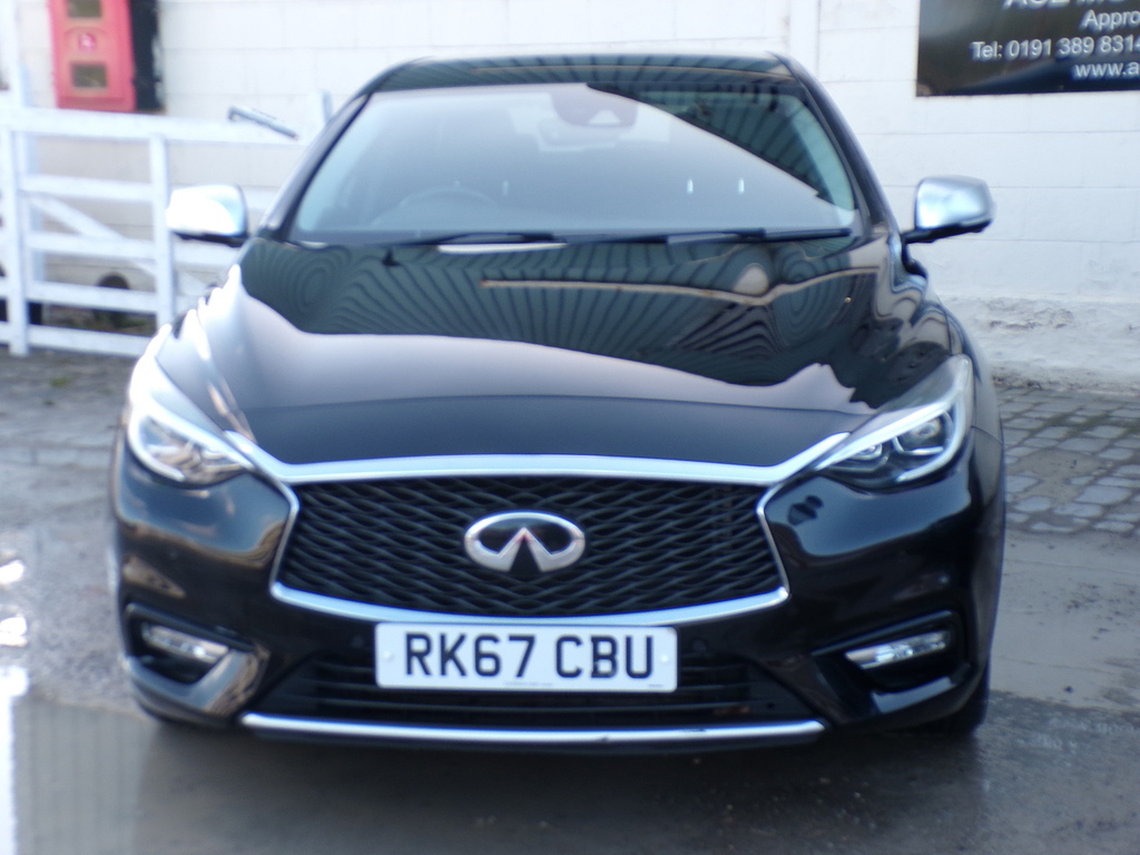 Infiniti Q30 D Premium Black #2