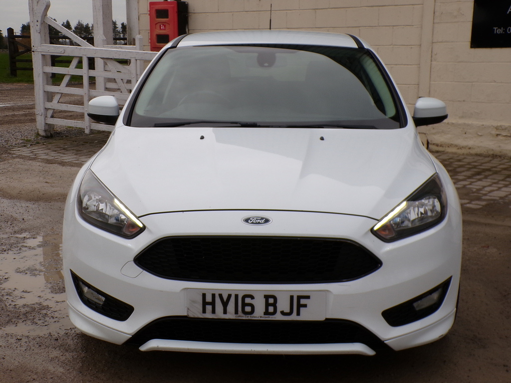 Ford Focus Tdci Zetec S HY16BJF White #3