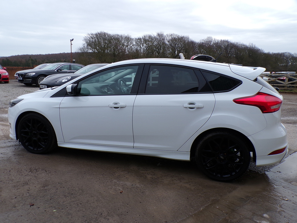 Ford Focus Tdci Zetec S HY16BJF White #5
