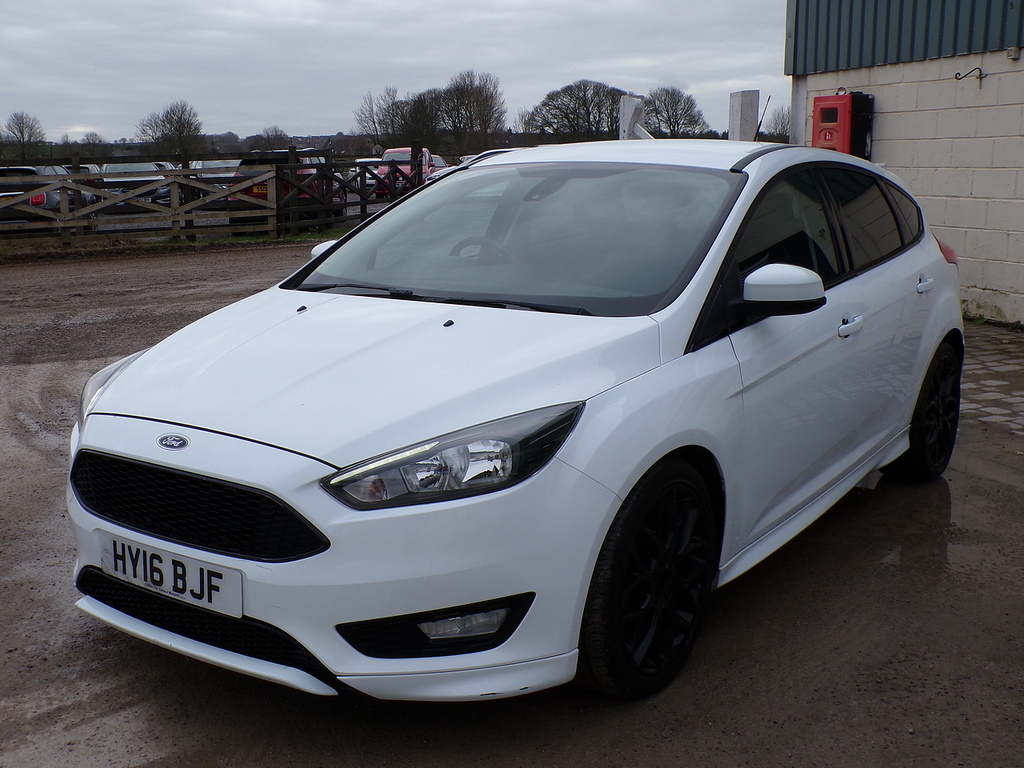 Ford Focus Tdci Zetec S HY16BJF White #4