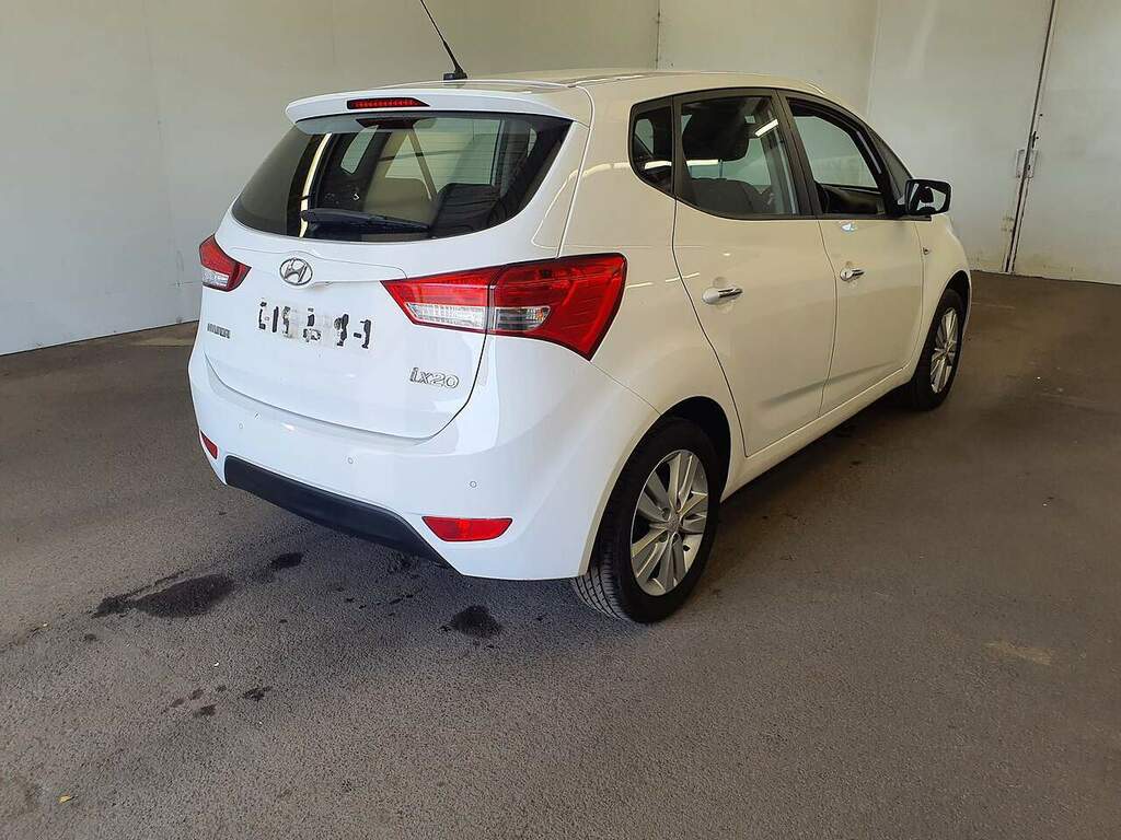 Hyundai Ix20 Active White #6