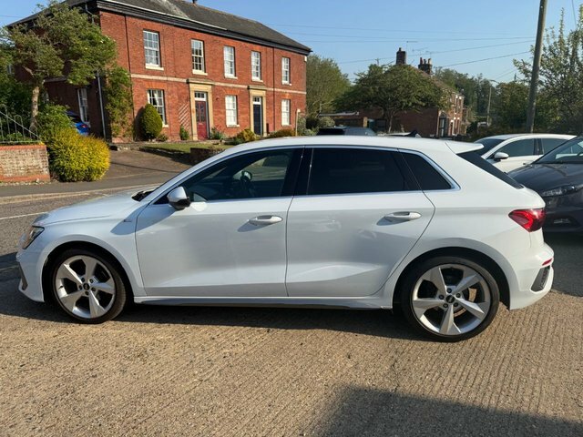 Audi A3 1.0 Tfsi 30 S Line YH22NVU White #4