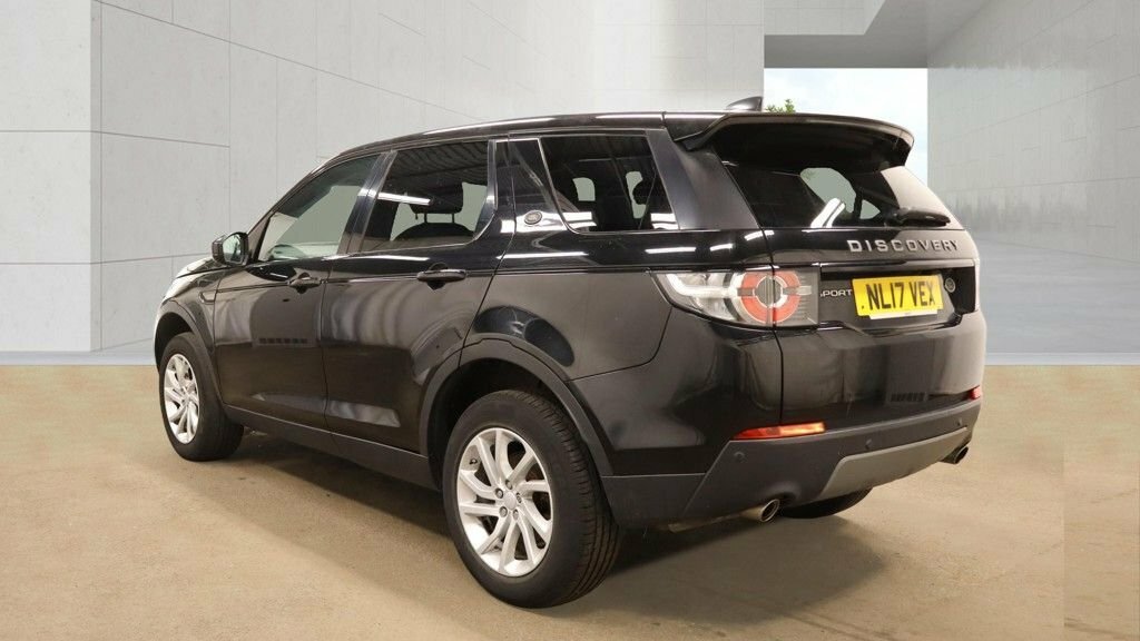 Land Rover Discovery Sport 2L Se Tech NL17VEX Black #3