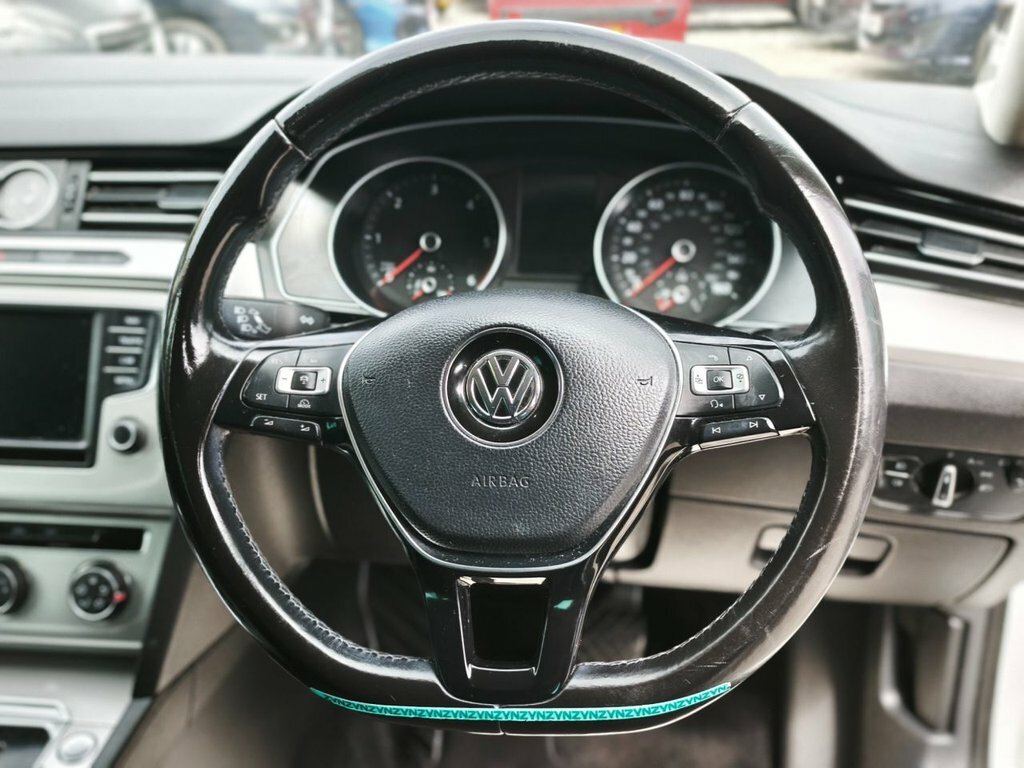 Volkswagen Passat 2L Se Business GD66WCE White #3