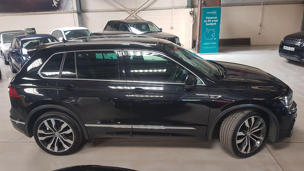 Volkswagen Tiguan 2.0 Tdi R-line Tech Dsg 4Motion Euro 6 Ss MK19JNO Black #3