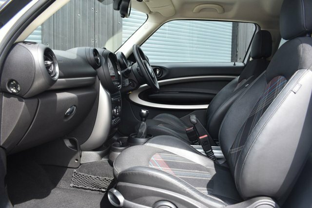 Mini Hatch Cooper D Suv White #4