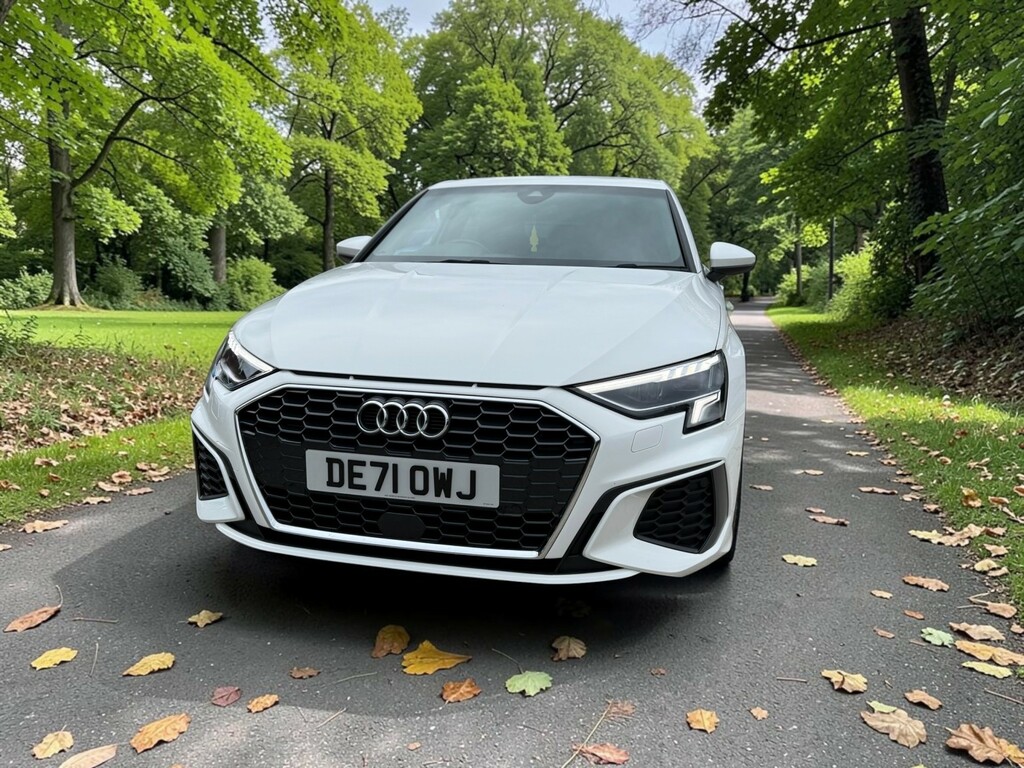Audi A3 Hatchback 1.5 Tfsi 35 S Line 2021 White #4