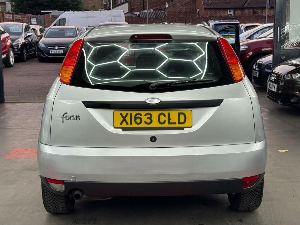 Ford Focus Ghia 5-Door Black #6