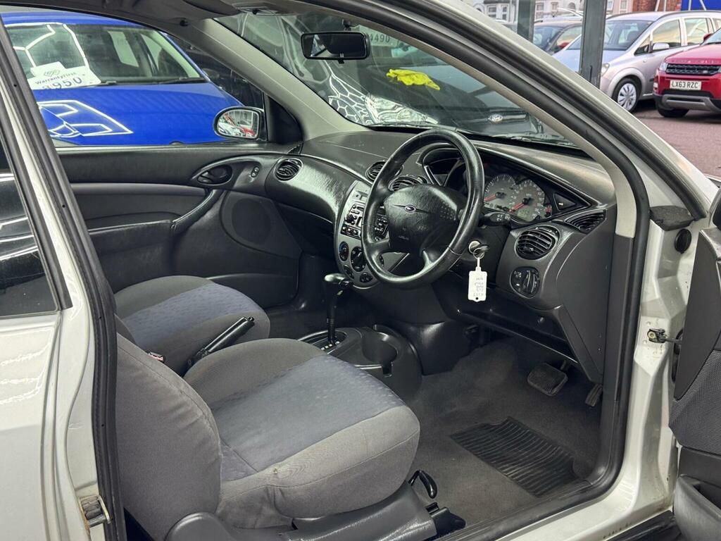 Ford Focus Ghia 5-Door Black #12