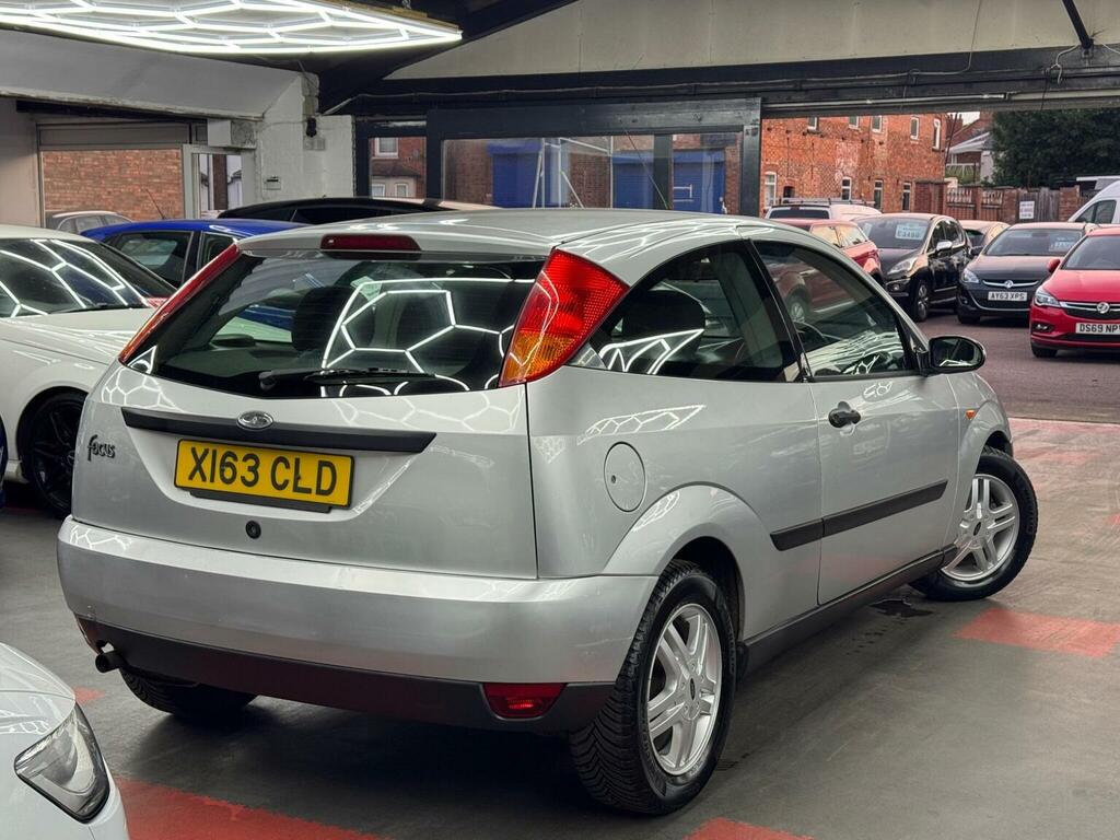Ford Focus Ghia 5-Door Black #7
