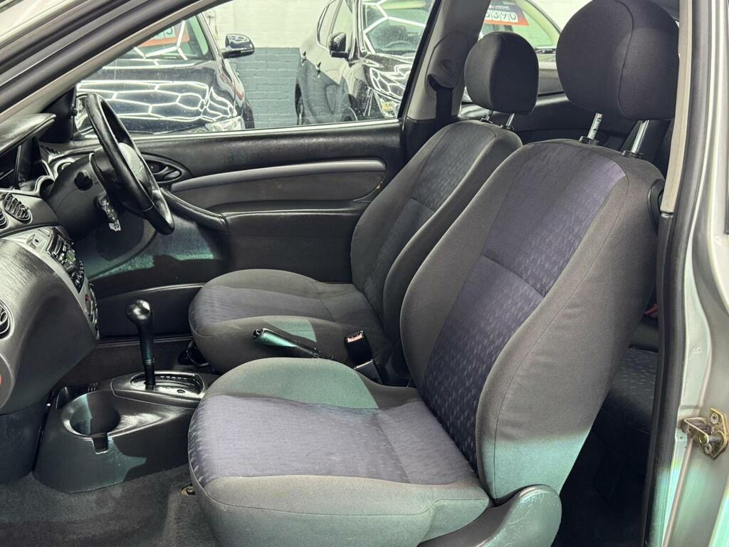 Ford Focus Ghia 5-Door Black #11