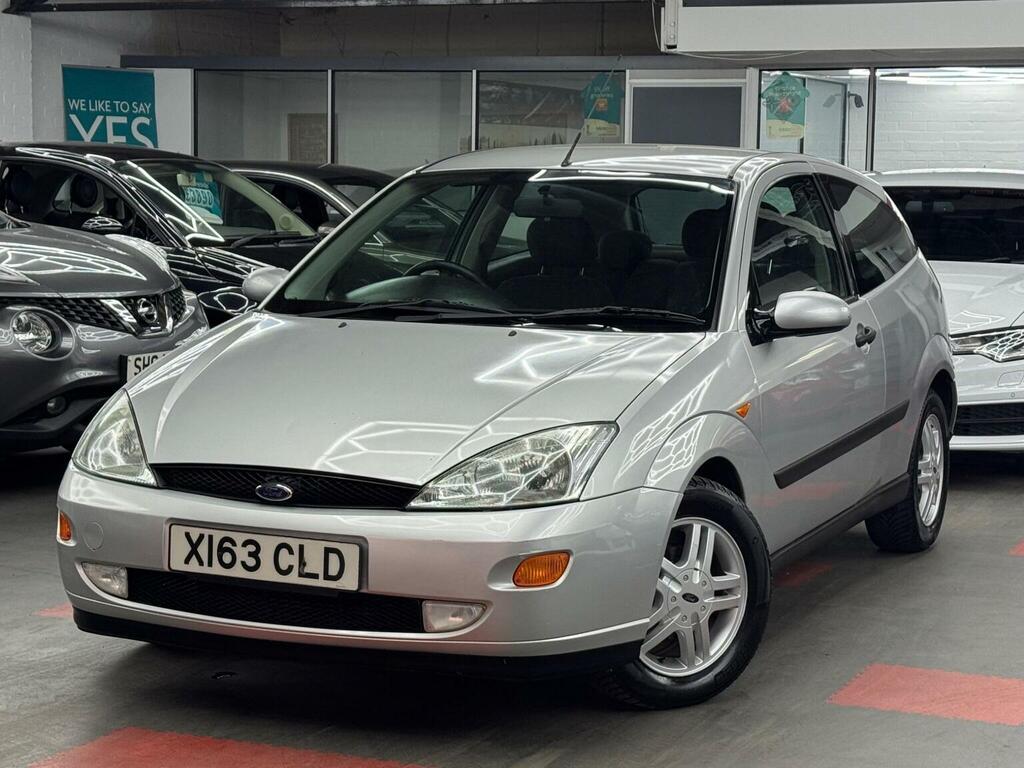 Ford Focus Ghia 5-Door Black #3