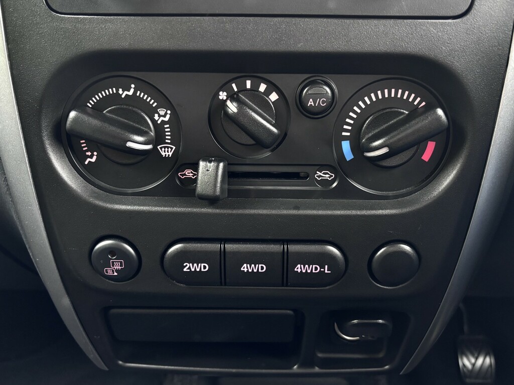 Suzuki Jimny 2012 12 1.3 White #31