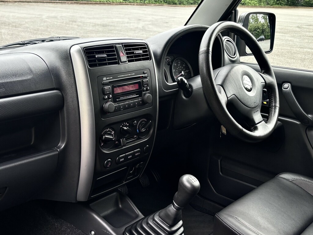 Suzuki Jimny 2012 12 1.3 White #16