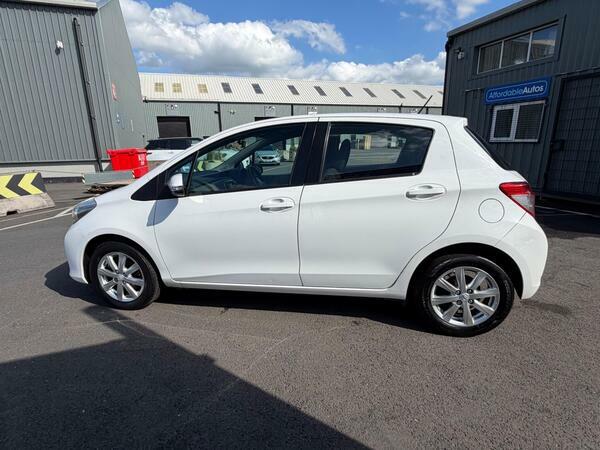 Toyota Yaris 1.0 Vvt-i Tr Euro 5 White #5