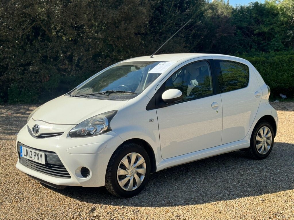 Toyota Aygo Hatchback LM13PNY White #3