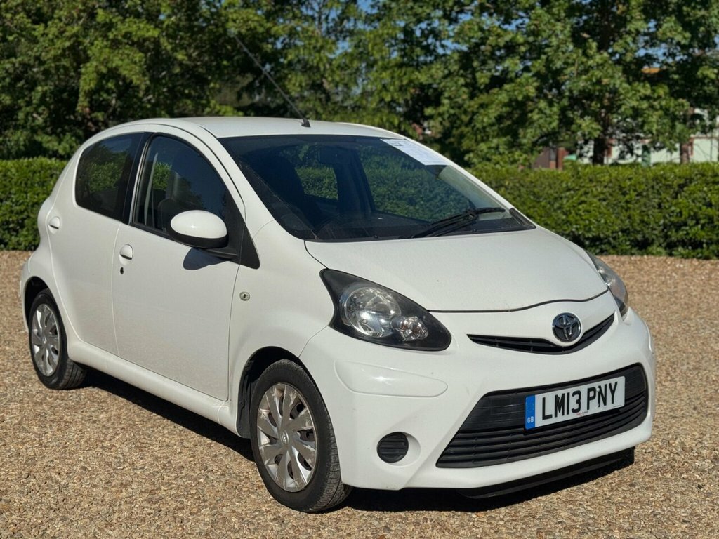 Toyota Aygo Hatchback LM13PNY White #5