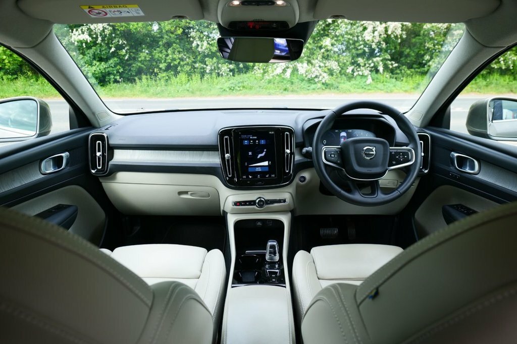 Volvo XC40 2L Inscription Pro AP71HVH Grey #3