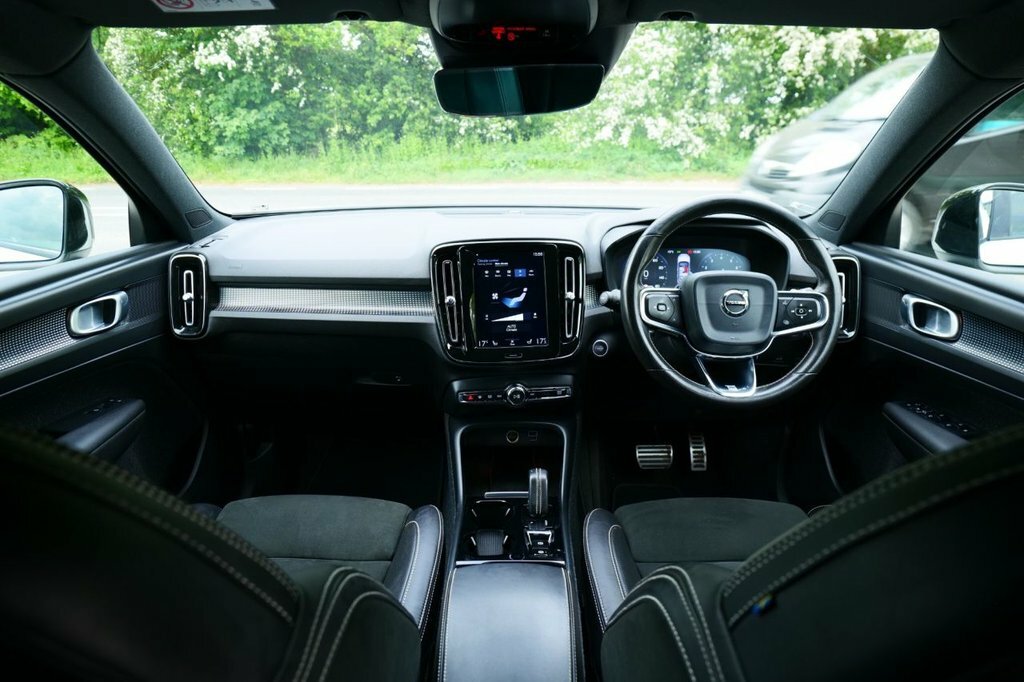 Volvo XC40 2L R-design YS69EKB White #3