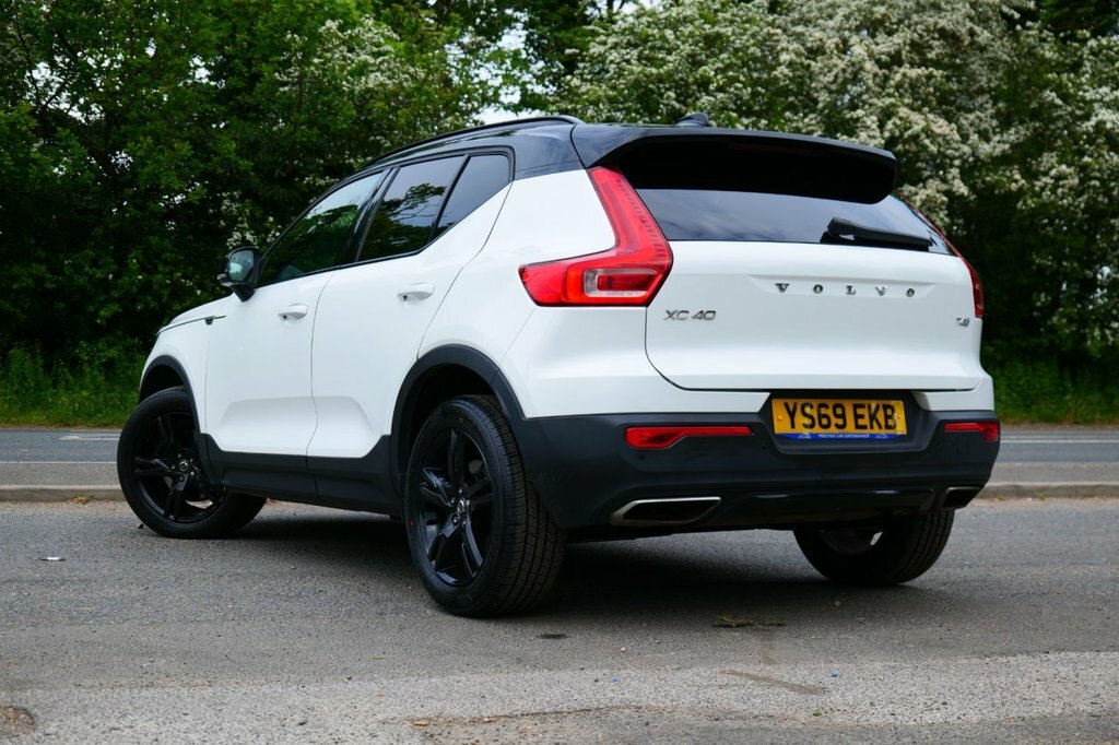 Volvo XC40 2L R-design YS69EKB White #2