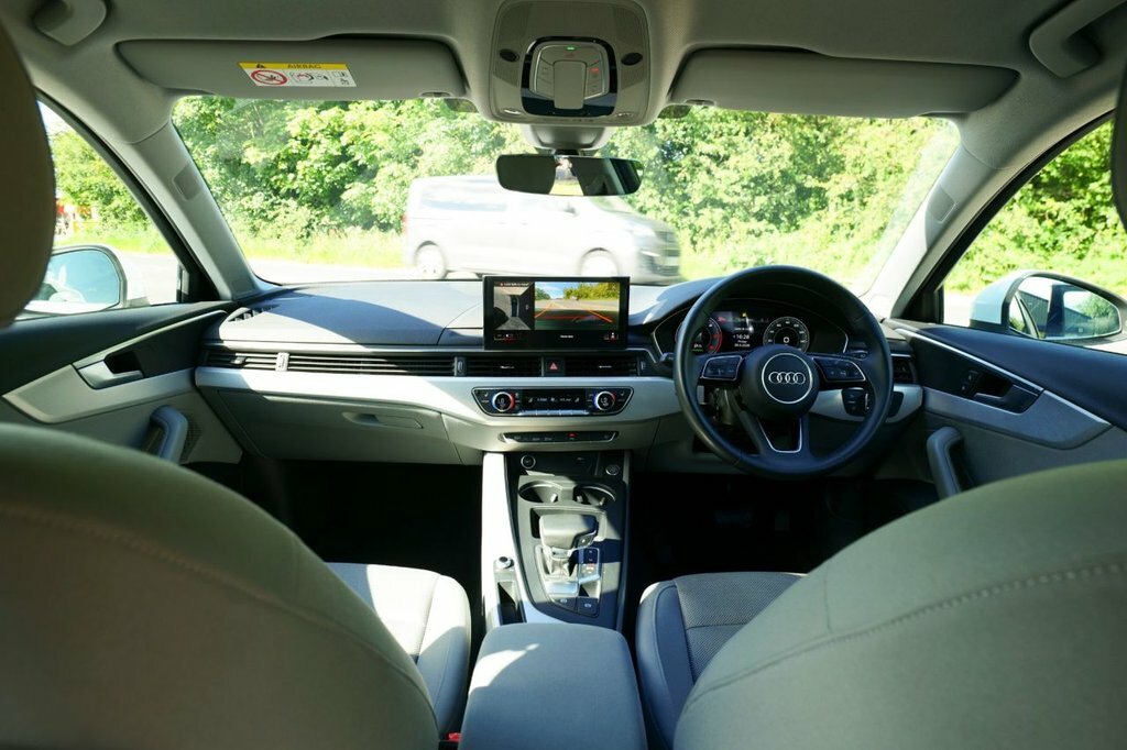Audi A4 Avant 2L Technik WF23LKU White #3