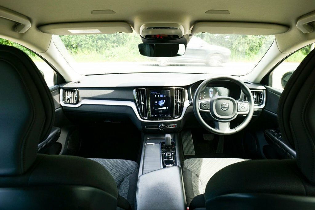 Volvo V60 2L Momentum WF72TYP Black #3