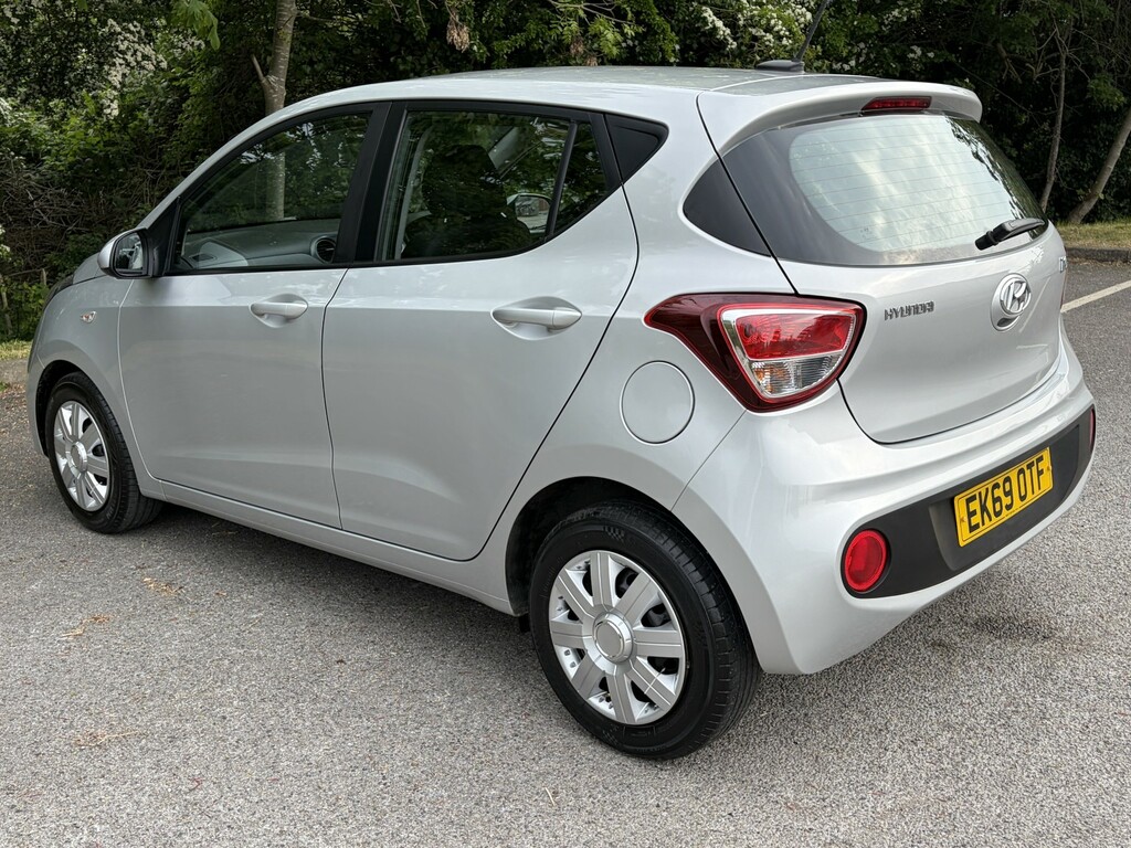 Hyundai I10 Hatchback 1.0 I10 Se 1.0 My20 2019 EK69OTF Grey #4