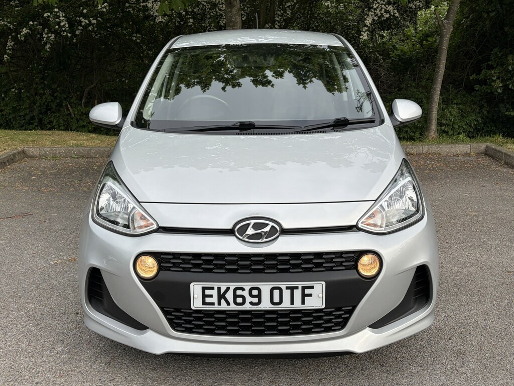 Hyundai I10 Hatchback 1.0 I10 Se 1.0 My20 2019 EK69OTF Grey #2