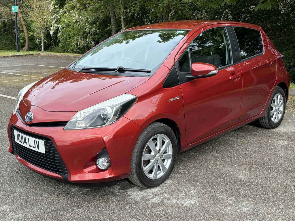 Toyota Yaris Hatchback 1.5 Vvt-h Icon Plus 2014 Red