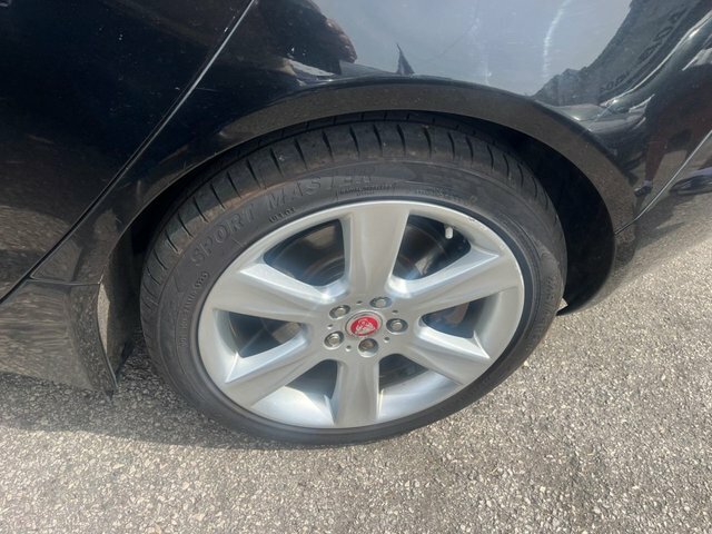 Jaguar XE 2.0D Portfolio Saloon Awd Euro 6 OV67OYE Black #5