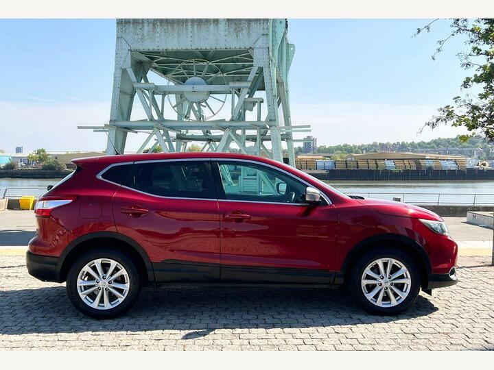 Nissan Qashqai 1.2 Dig-t Acenta Premium 2Wd Euro 5 Ss KY64LFR Red #2