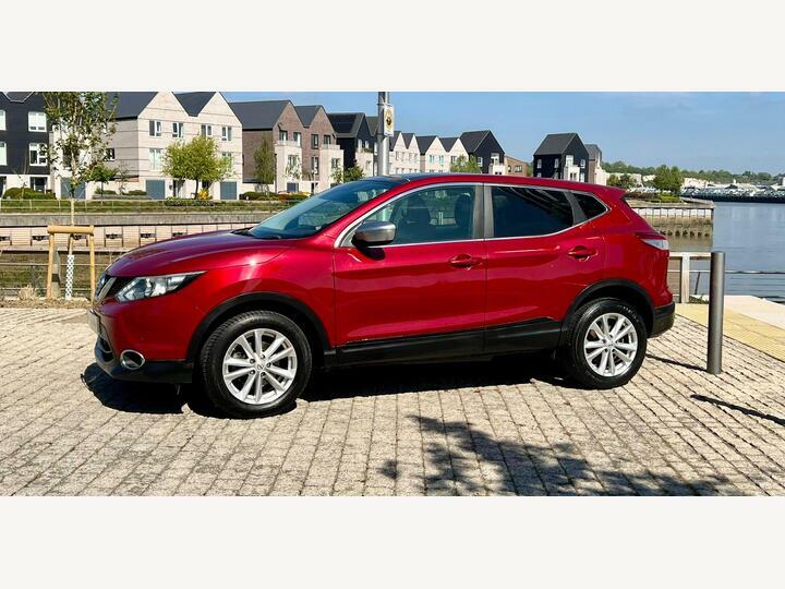 Nissan Qashqai 1.2 Dig-t Acenta Premium 2Wd Euro 5 Ss KY64LFR Red #3