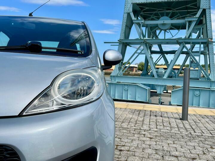 Peugeot 107 1.0 12V Active 2 Tronic Euro 5 Silver #4