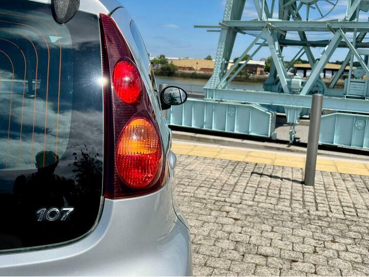 Peugeot 107 1.0 12V Active 2 Tronic Euro 5 Silver #6