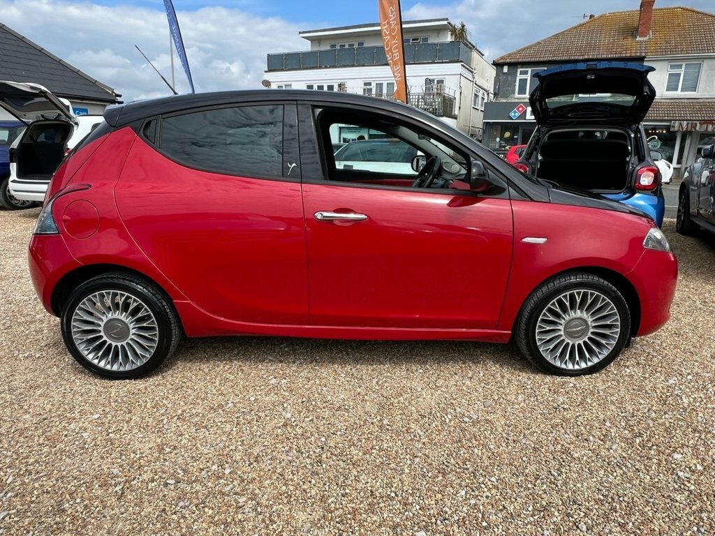 Chrysler Ypsilon 1.2L Blackred Black #4