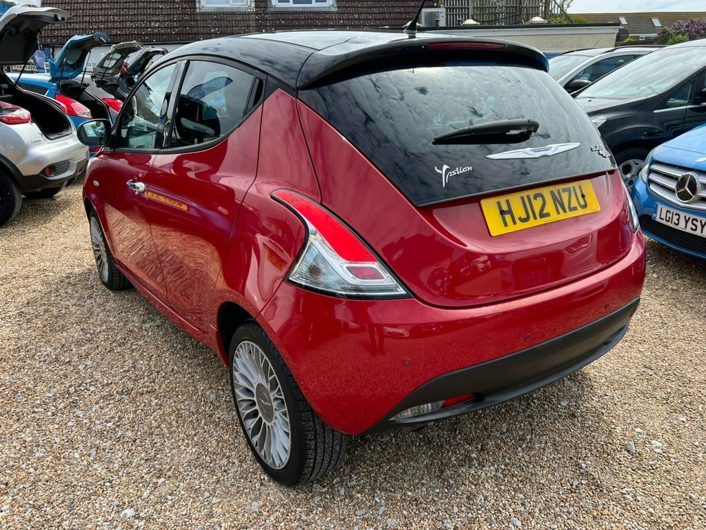 Chrysler Ypsilon Se White #8