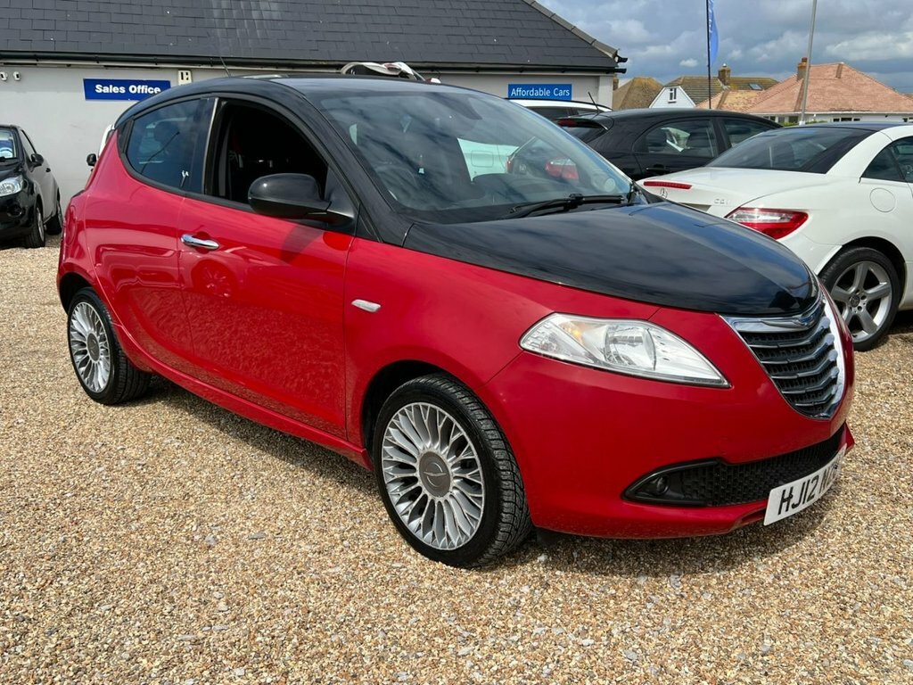 Chrysler Ypsilon 1.2L Blackred Black #2