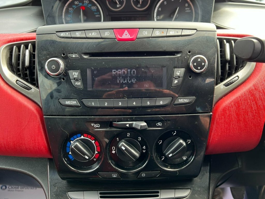 Chrysler Ypsilon Se White #30