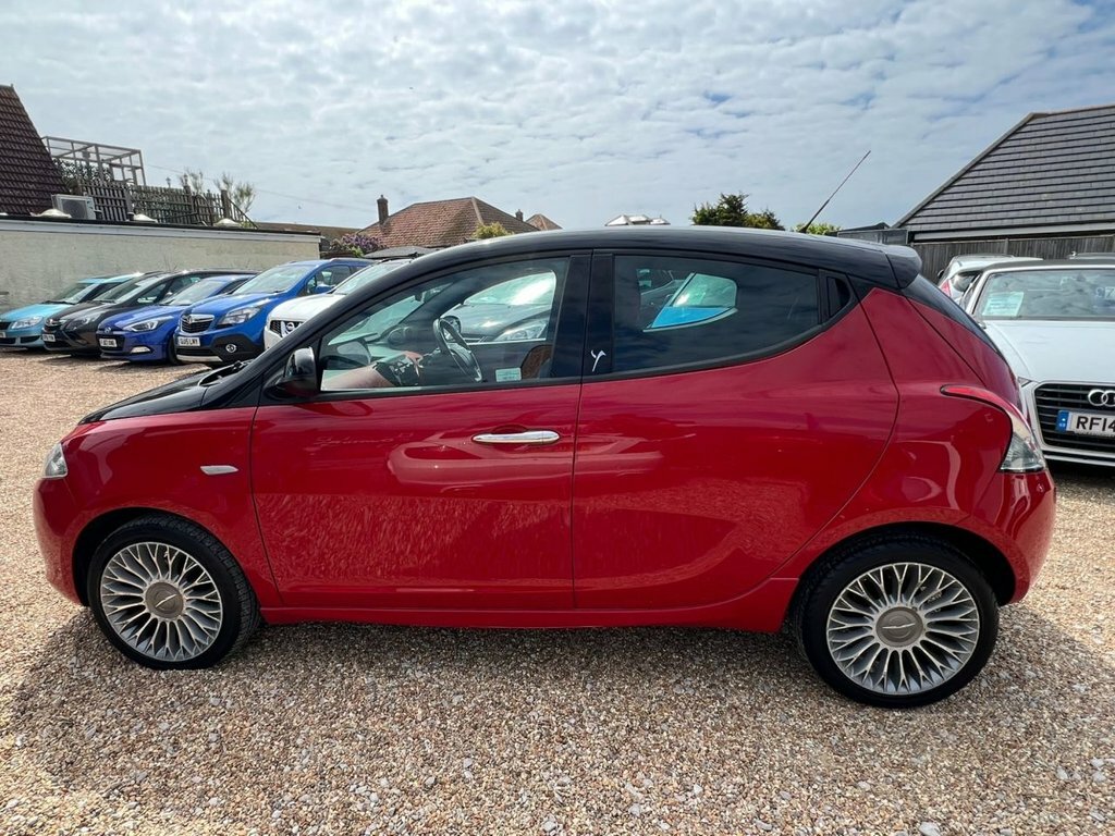 Chrysler Ypsilon Se White #10